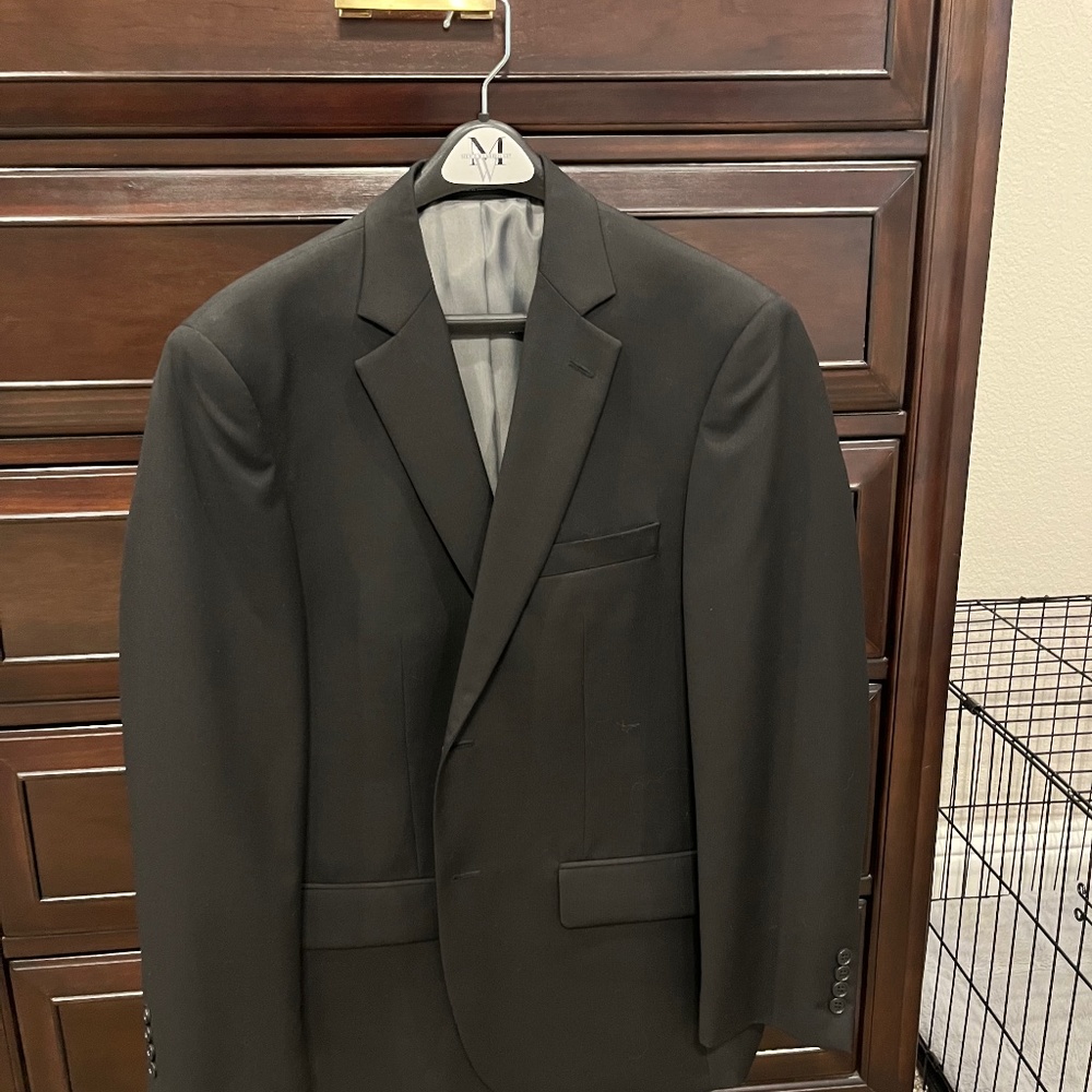 Wilke Rodriguez Black Suit